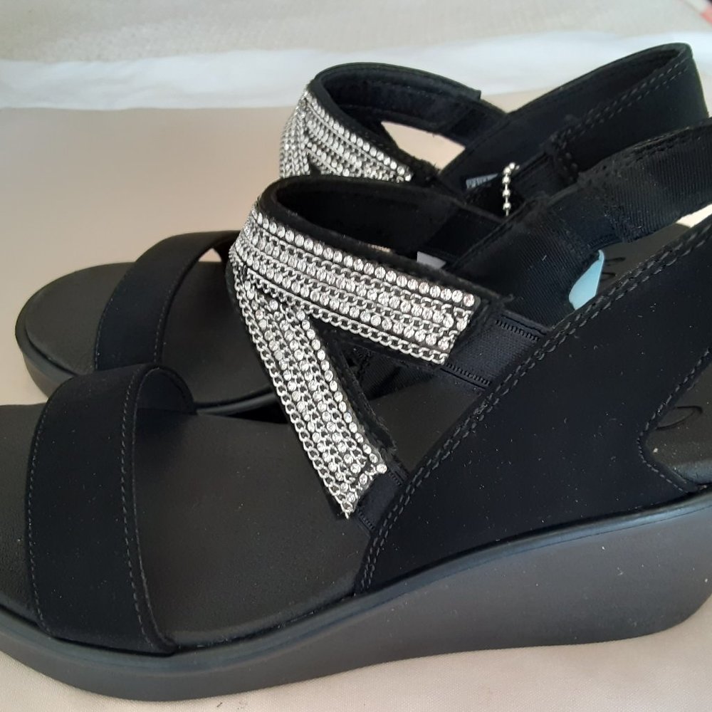 Skechers rumble on chart topper wedge rhinestone sandals size 8 new in box
